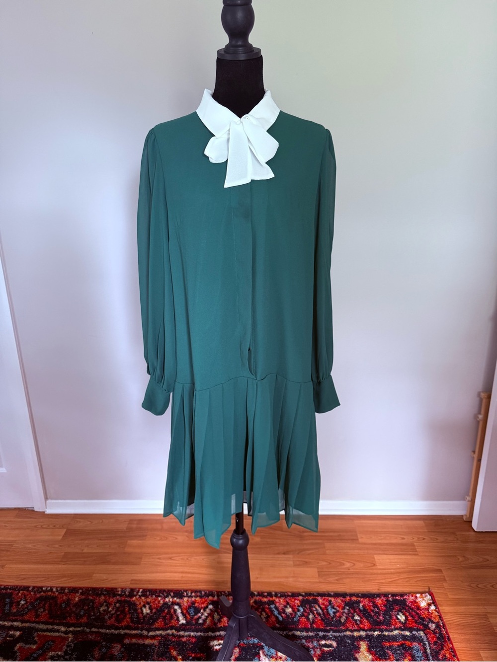 Alexia Admor Emerald Green Long-Sleeve Dress with White Bow Collar